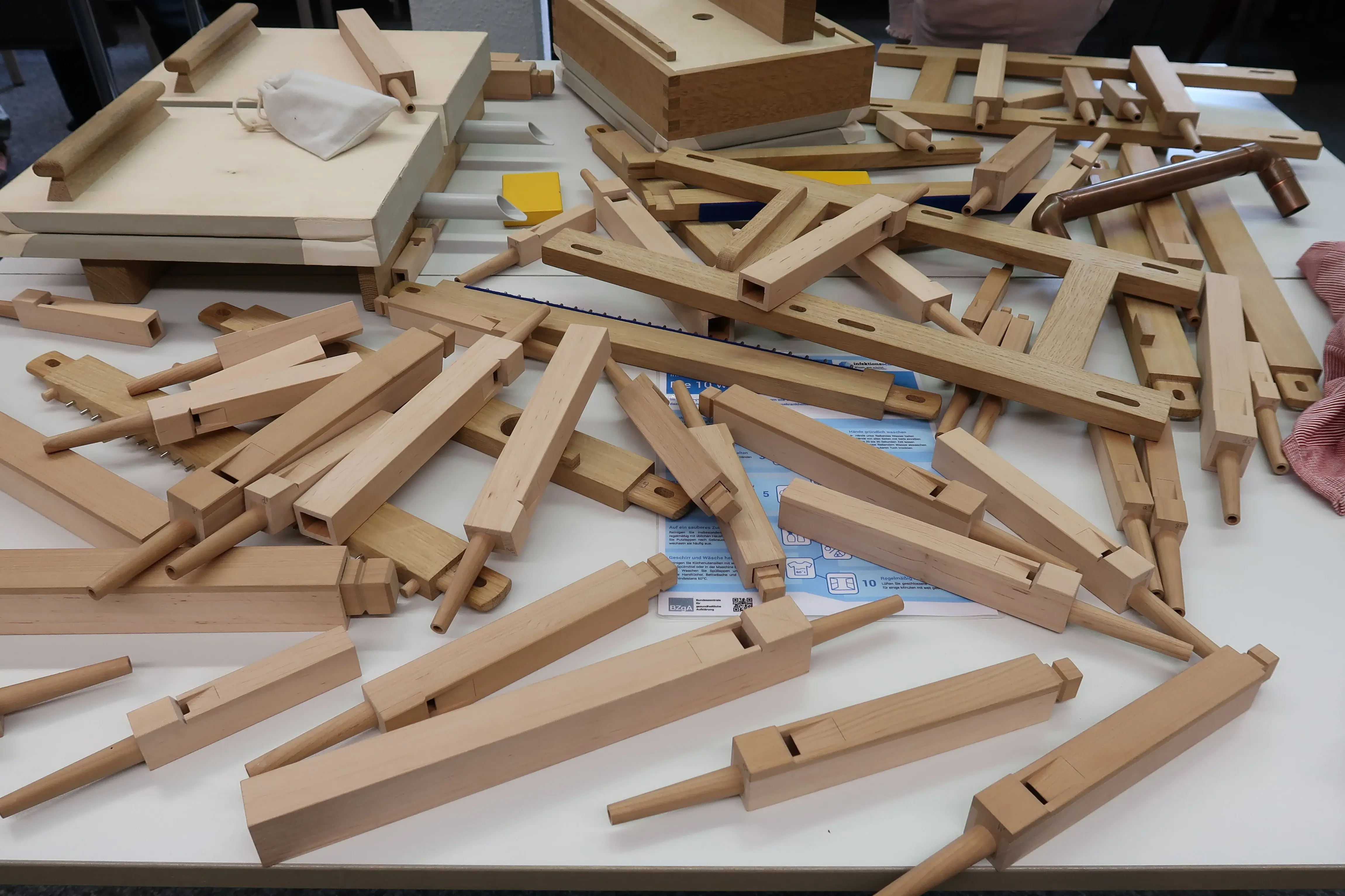 Chaos vor dem Aufbau des Al:legrO Orgelbausatzes