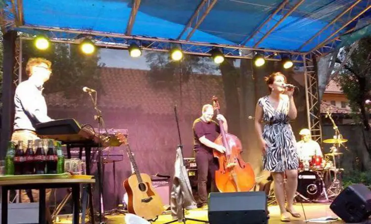 Abschlusskonzert in Afrika. Foto: Samuel Jersak.