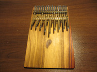 Die Kalimba, ein kleines afrikanisches Instrument - aber sehr schwer zu spielen. Foto: Kirchenmusik der EKBO.