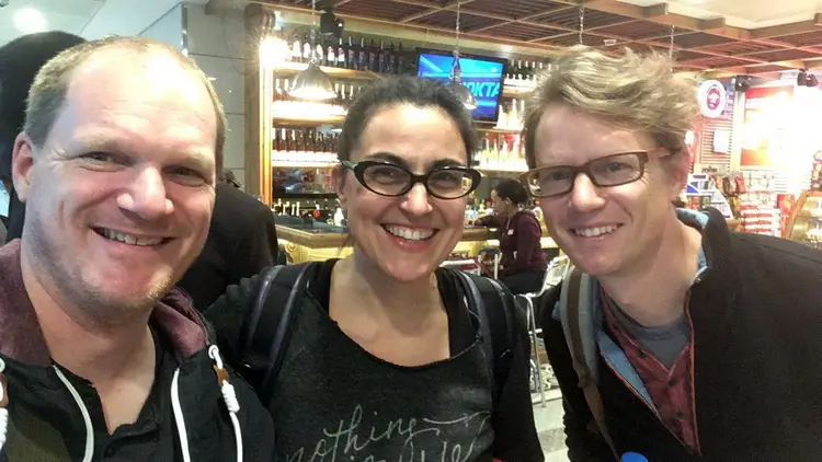 Auf den Spuren der Reformation in Afrika: Martin Simon, Sarah Kaiser und Samuel Jersak. Foto: Privat.